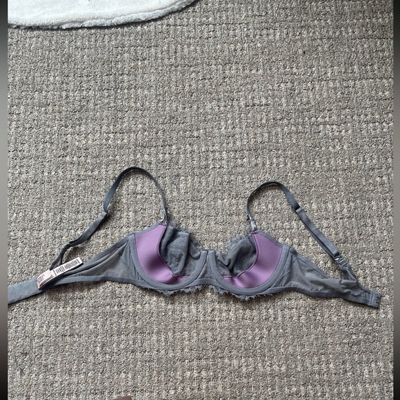 Victoria Secret Lace Bra - Picture 3 of 4